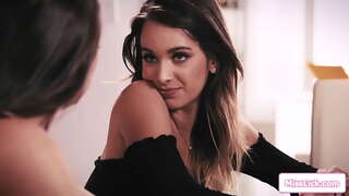 Busty支配的な上司からの質感を大幅員はつらつおっぱい場合はどうしても欲しかったのがい彼女の仕事です。彼女は彼女のセットに彼女のチリックの彼女の滑り