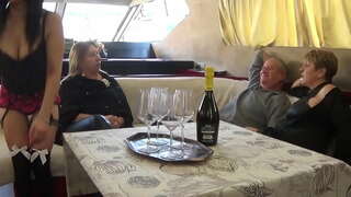 Katulong Upang Gawin Ang Lahat Ng Bagay....