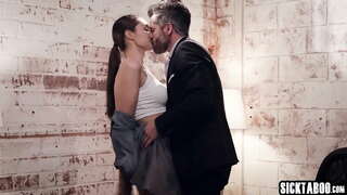 Sexy ສີ້ Bella Rolland ໄດ້ຮັບຍໍາສະນັ້ນແຂງແລະເລິກແລະນາງ liked ມັນຫຼາຍດັ່ງນັ້ນ