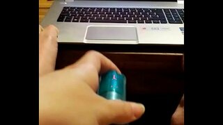 Skatoties porno mājās viens pats ar savu dildo...