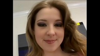 شہوانی ، شہوت انگیز بیب پیاز کے ساتھ کام کرنے سے محبت کرتا ہے ، بیکار اور آخر ہو جاتا ہے doggystyle